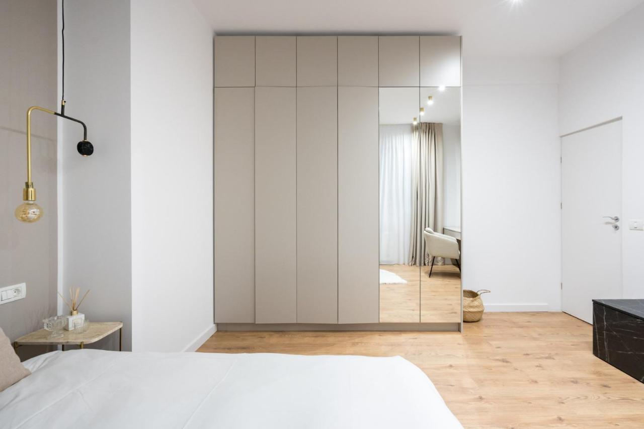 Crystal 3Bdr Apartment In Center Бухарест Экстерьер фото