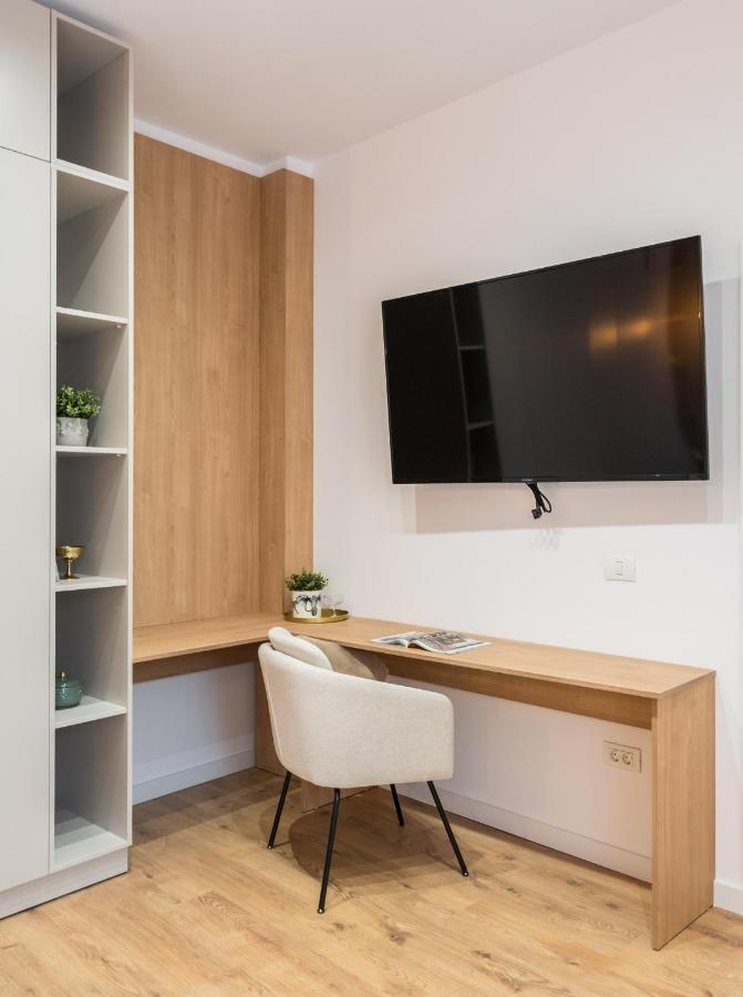 Crystal 3Bdr Apartment In Center Бухарест Экстерьер фото